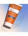 AVENE Eau Thermale Fluide SPF50+ Αντιηλιακή Κρέμα Προσώπου για Κανονικό Μικτό Ευαίσθητο Δέρμα 50ml