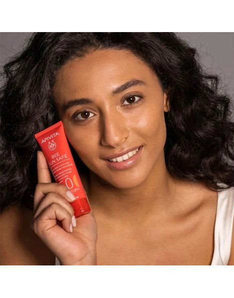Apivita Bee Sun Safe Κρέμα Προσώπου Κατά των Πανάδων & των Ρυτίδων με Χρώμα Golden SPF50, 50ml